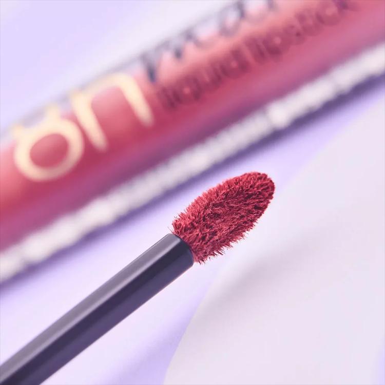 Essence 8H Matte Liquid Lipstick - 16 · Velvet Brick