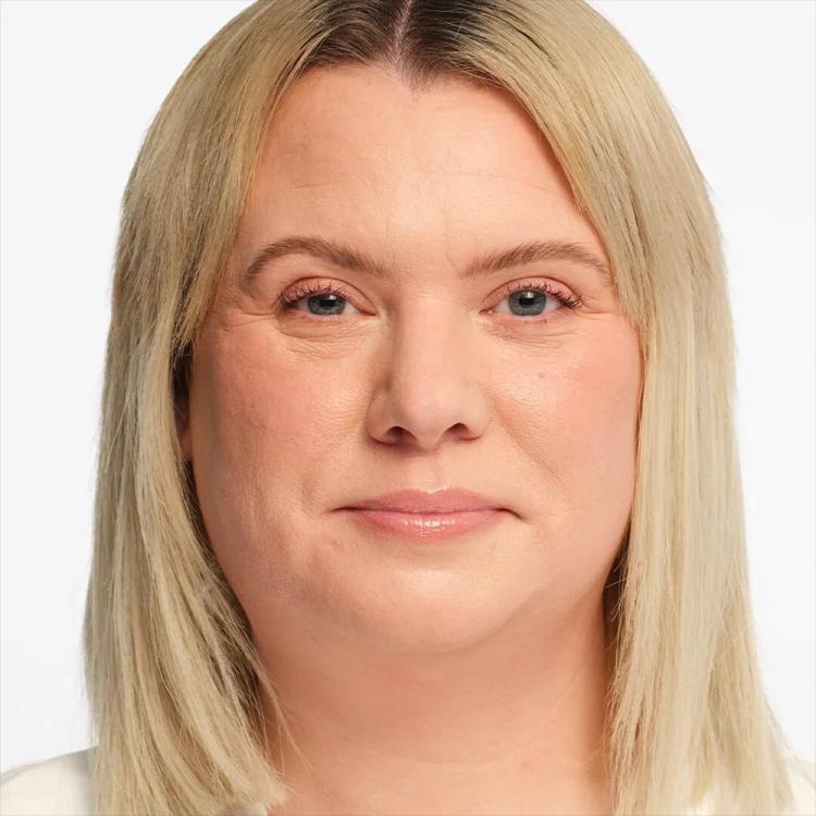 Makeup Revolution Skin Silk Radiant Satin Serum Foundation - F6N