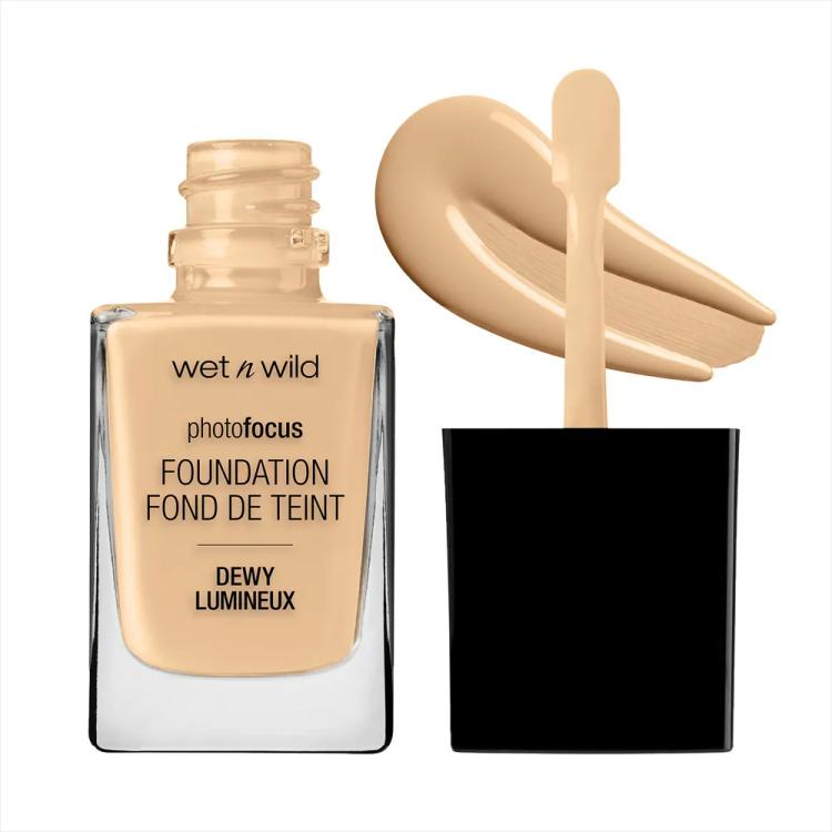 Wet N Wild Photo Focus Dewy Foundation - Soft Beige (28 ml)