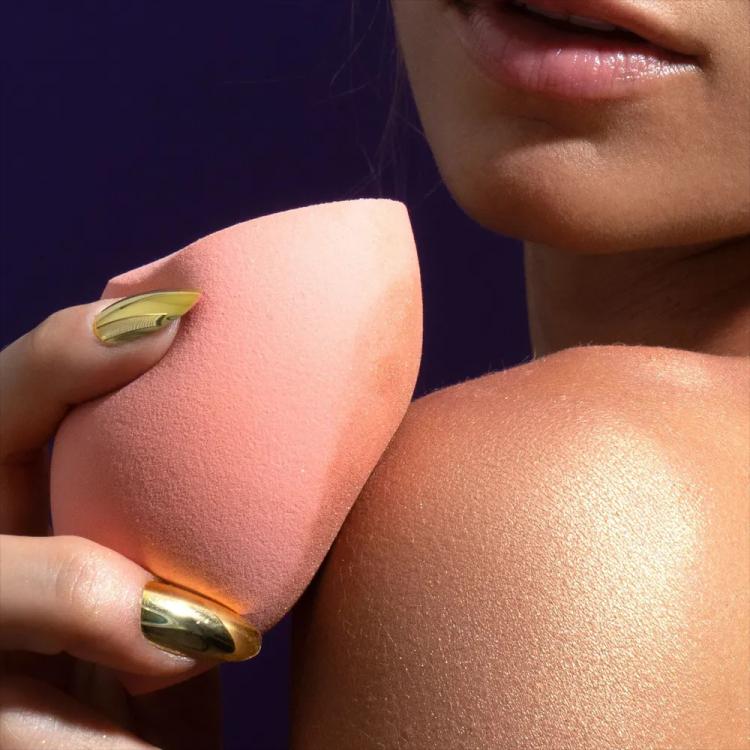 Real Techniques Miracle Face + Body Sponge 1489