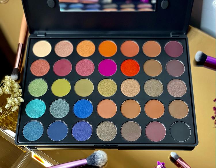 Kara Beauty On The Haunt Creative Eye Palette