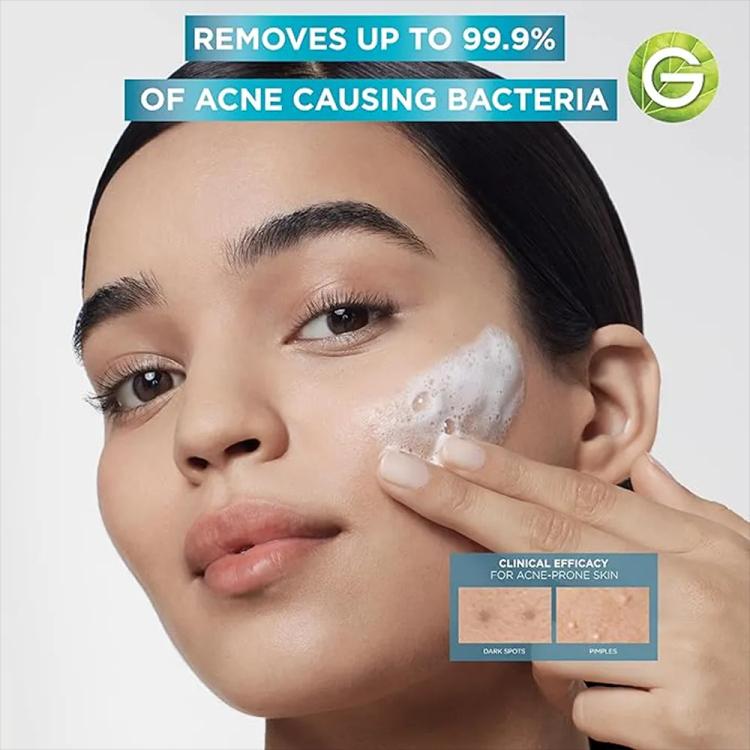 Garnier SkinActive Fast Clear 3-in-1 Face Wash with Salicylic Acid and Vitamin C - 150 ml