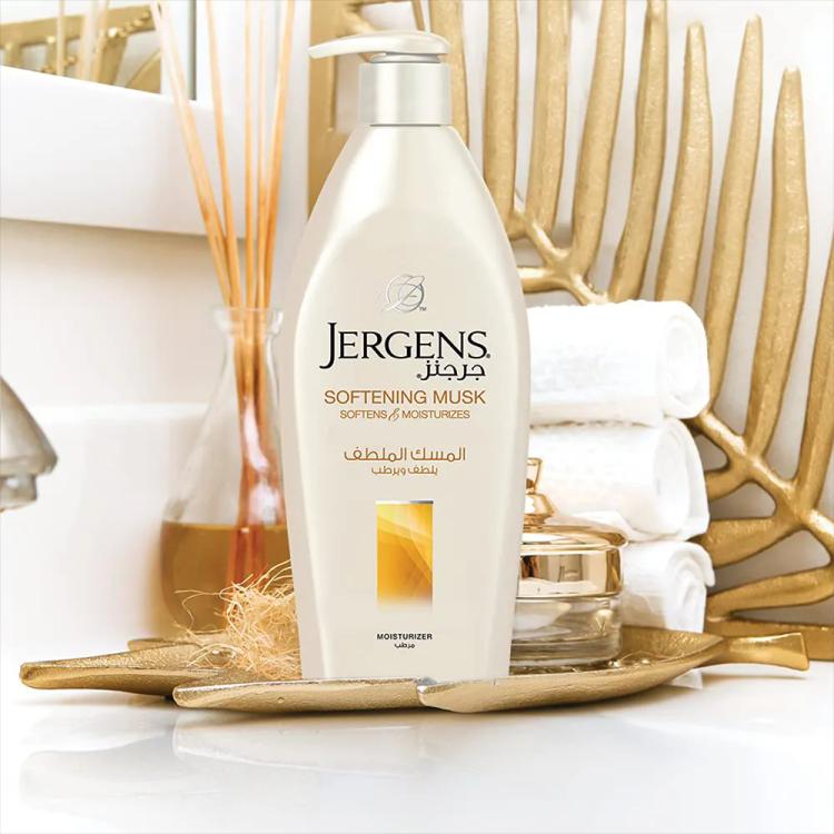 Jergens Softening Musk Dry Skin Moisturizer - 400 ml
